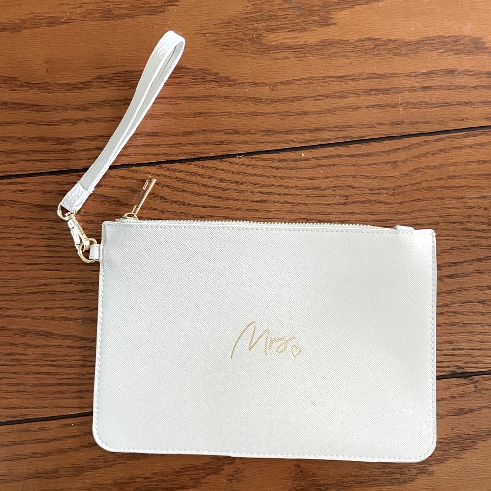 MRS wristlet! Perfect for bridal showers, bachelorette parties and weddings!